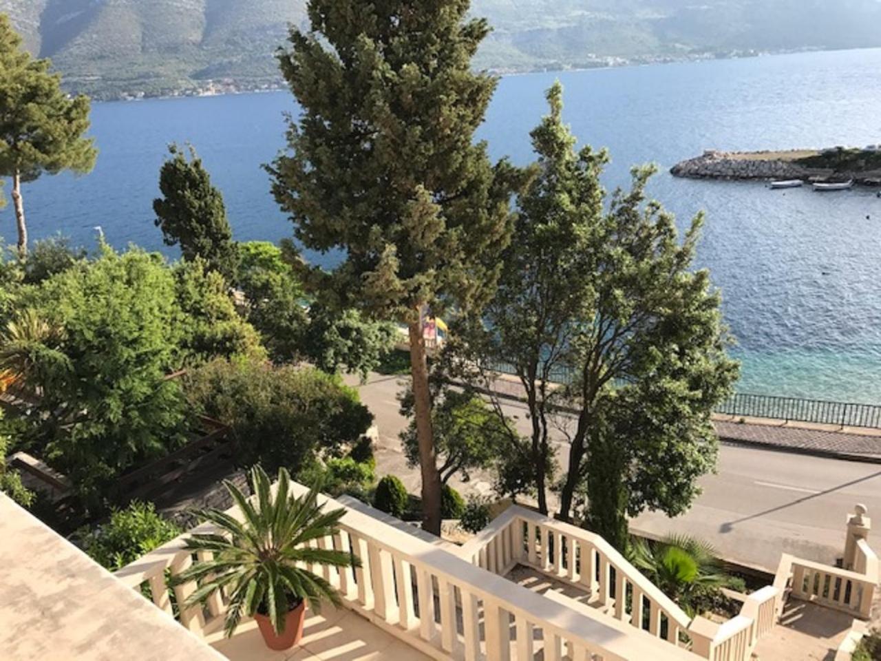 Villa Jade Apartments Front Row Sea View - Walk To Korcula Old Town Medvinjak 外观 照片